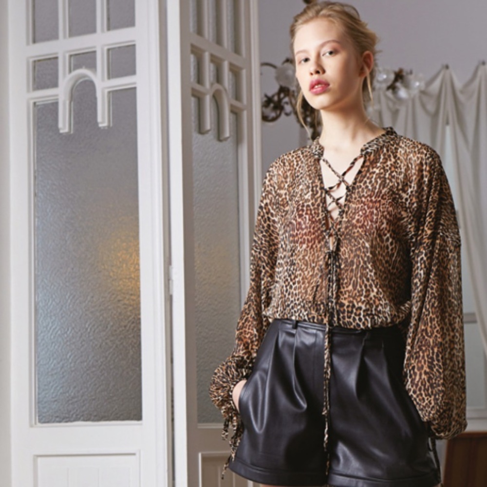 leopard print Blouse.